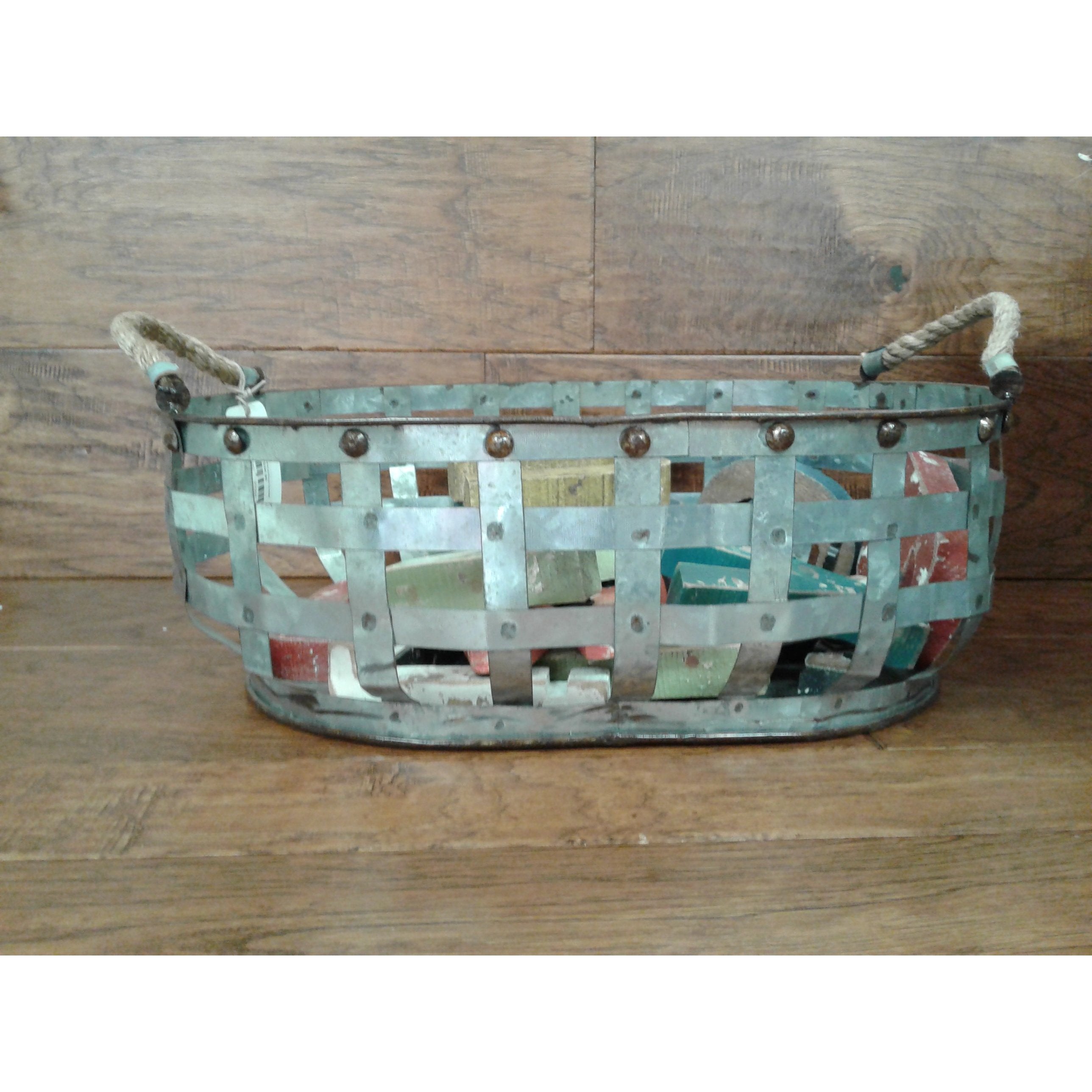 Stylish SG Decor Basket Made of Metal and Rope