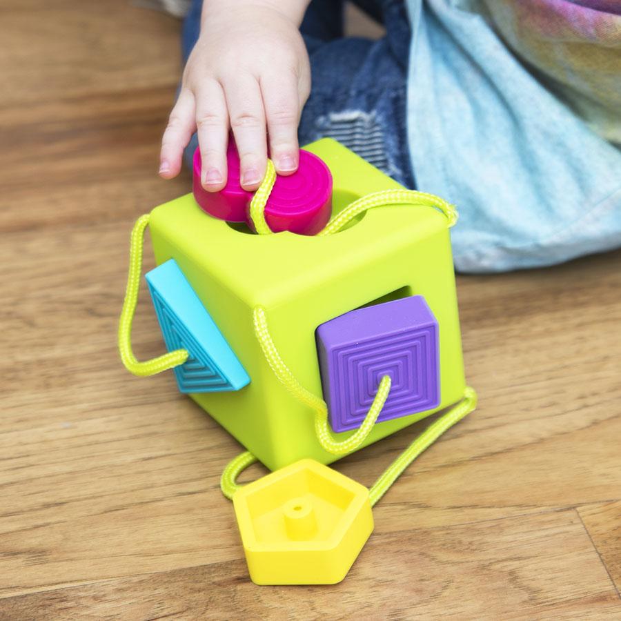 Fat Brain OombeeCube - Ideal for Early Tactile Learning!