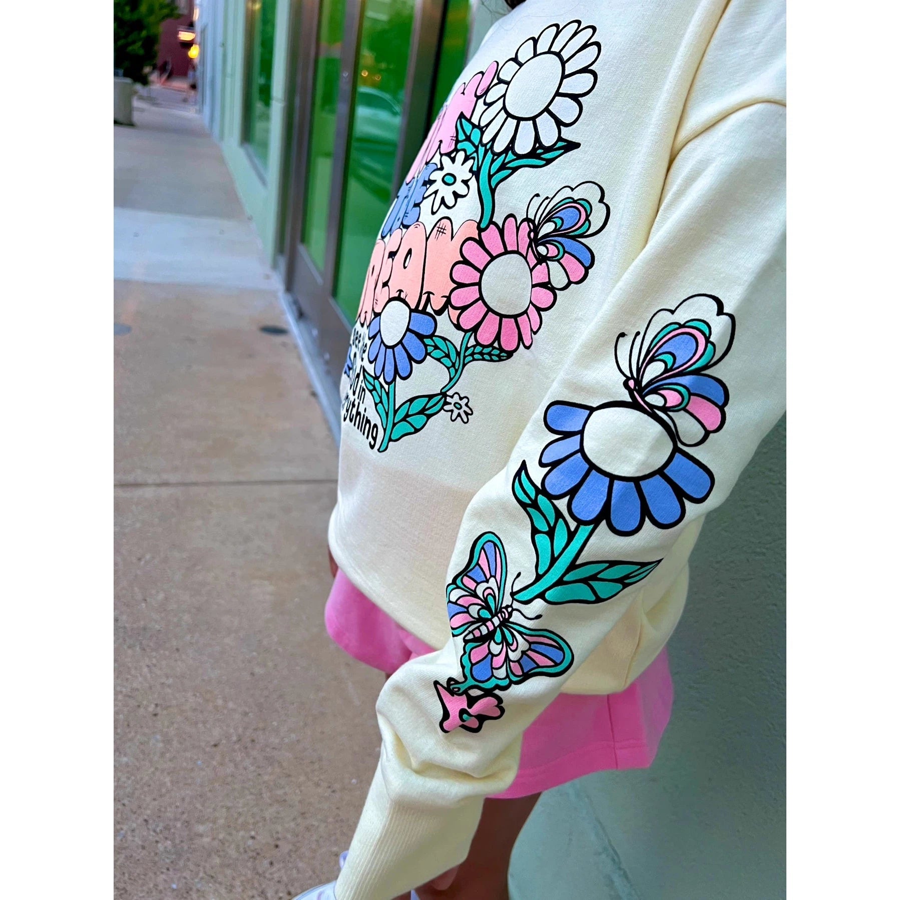 Pear Sorbet Paper Flower Graphic Sweatshirt for Dream - Living